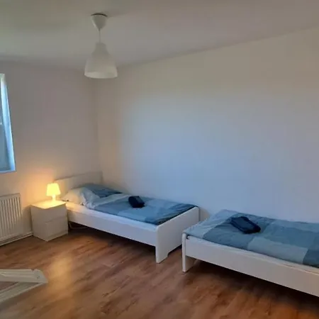 Zentrale Und Ruhige Ferienwohnung